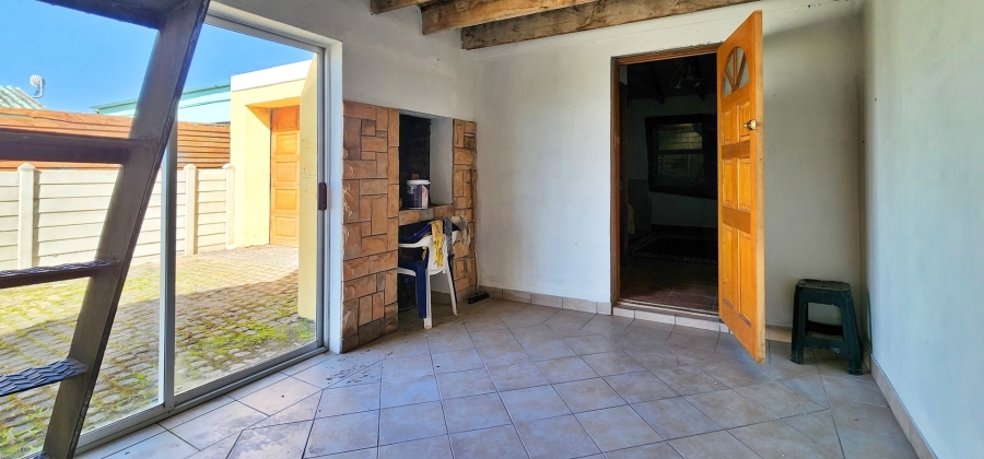 4 Bedroom Property for Sale in Struisbaai Western Cape